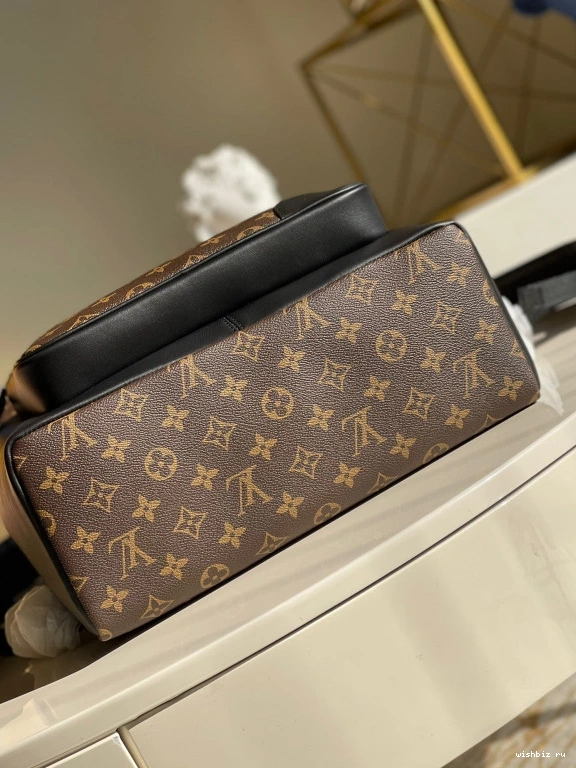 WIS LOUIS DEAN BACKPACK VUITTON 0724